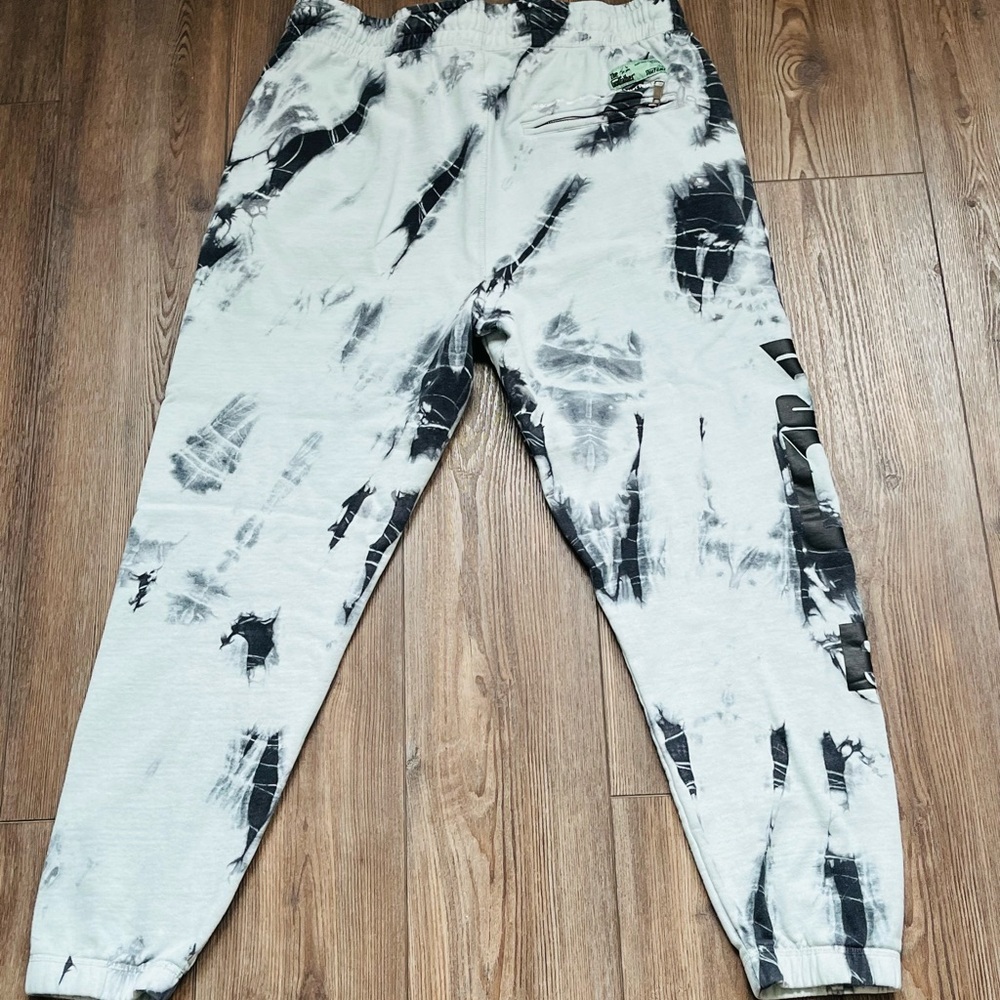 PALACE Black and White Tie Dye Sweatpants - Picture 6 of 10